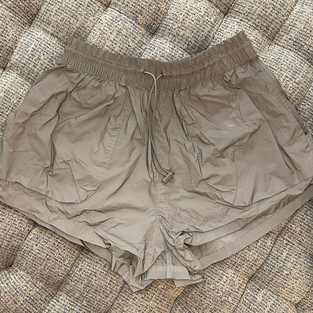 Trinagl reflective shorts
